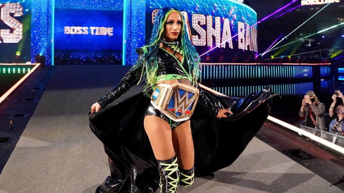 Sasha Banks Hints Return