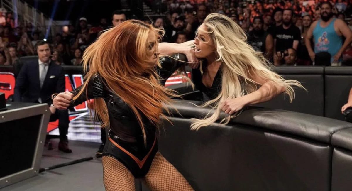 Becky Lynch vs Trish Stratus