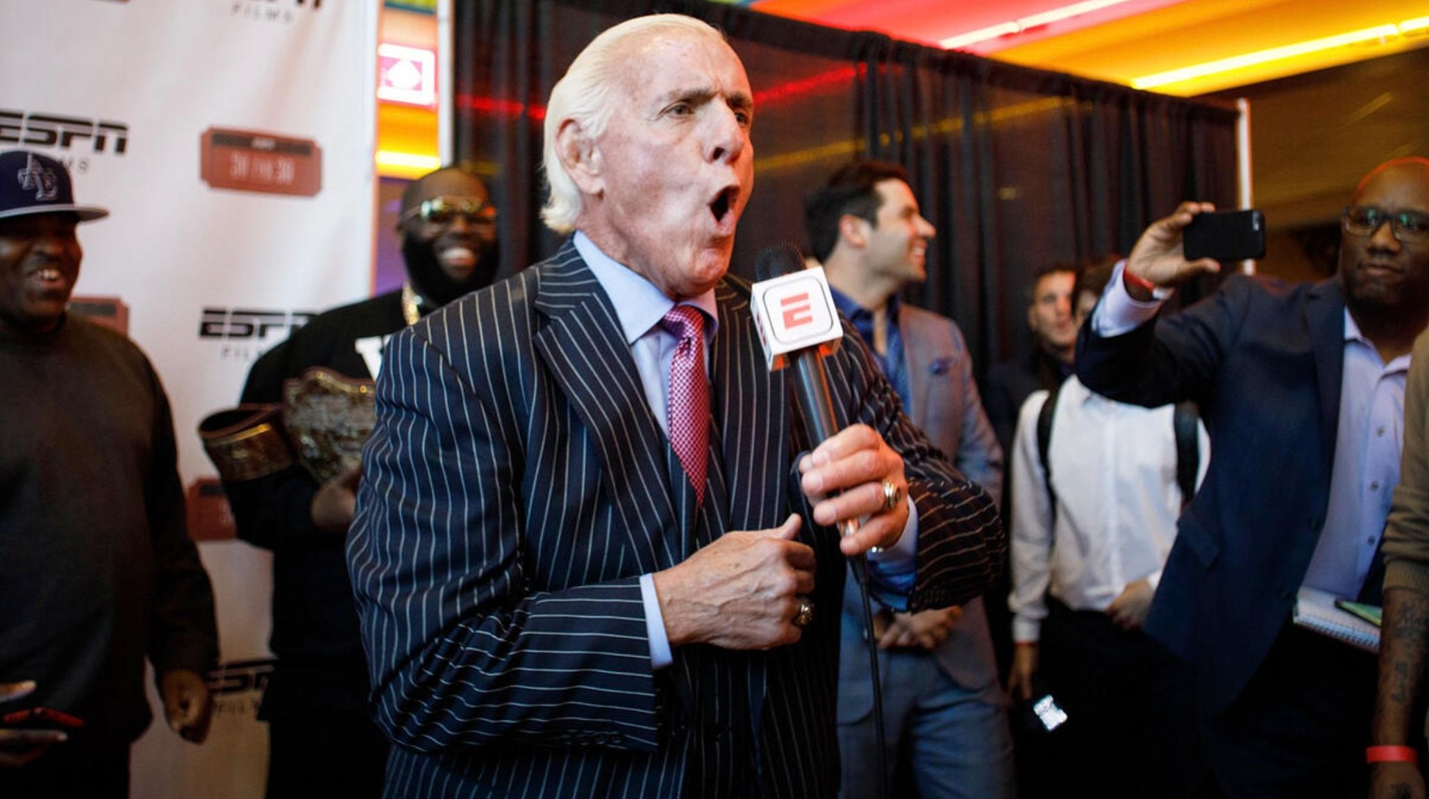 ric flair threatens restaurant