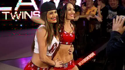nikki bella, brie bella, bela twins