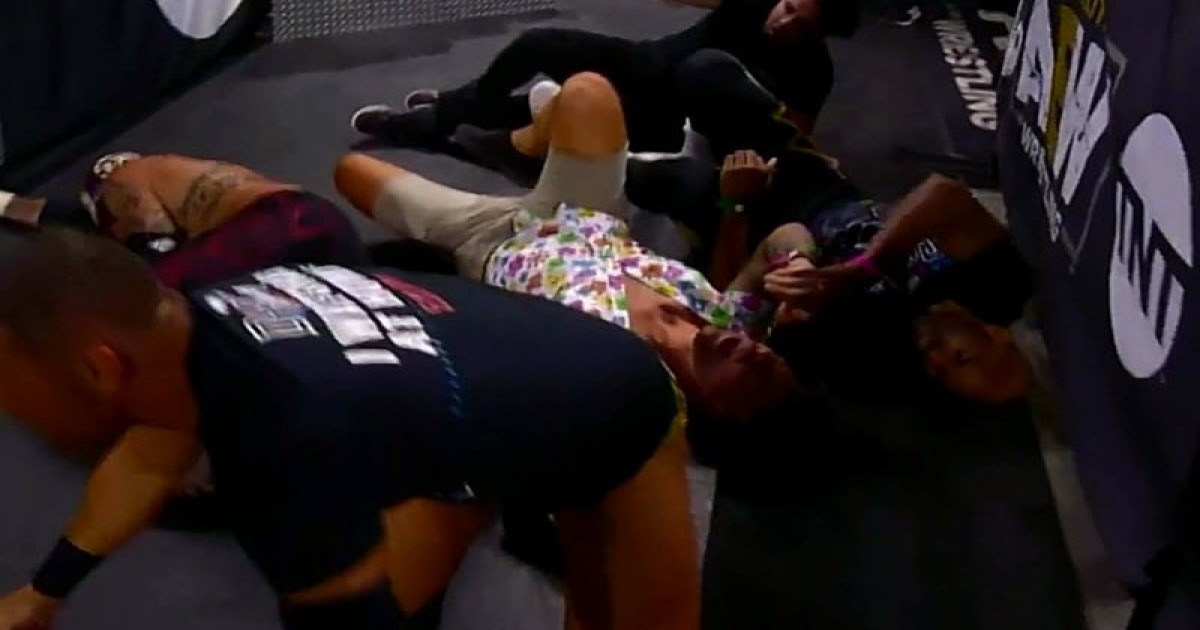 Fenix' nearly suffered hip injury during top rope dive